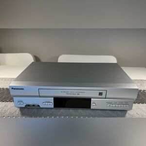 Panasonic PV-V4525S omnivision 4-Head Hi-Fi Stereo VCR. No Remote. Tested.